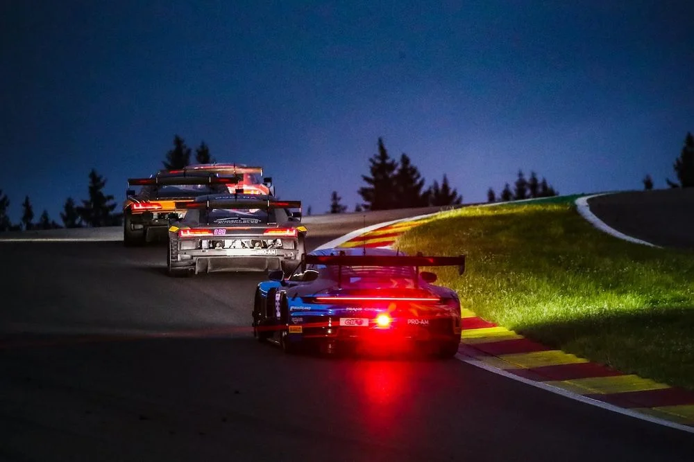 Auto da rally in derapata, scatto d’azione